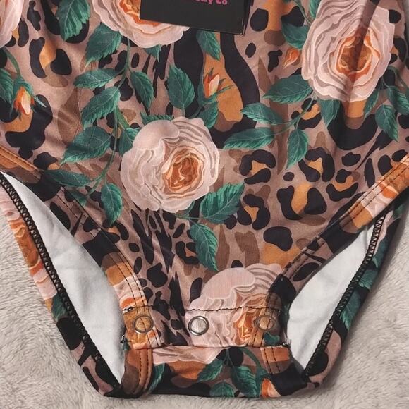 Whoa Pony Newborn Baby NWT Snap Bottom Bell Sleeve Leopard Rose One-Piece 0-3 M - Picture 6 of 7